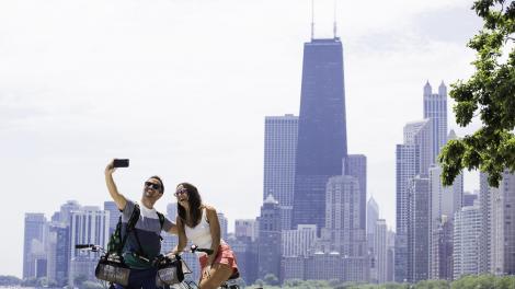 An ideal spot for a selfie with the Chicago skyline An ideal spot for a selfie with the Chicago skyline