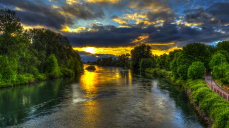Study in contrasts along the Willamette River Bike Path 