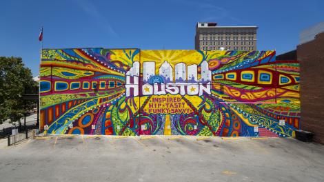 グラフィティアーティスト GONZO247 が手掛けたマーケット・スクエア・パークの壁画