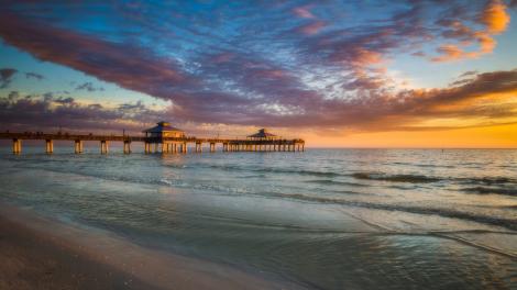 Sultry sunset at Fort Myers Beach pier 
