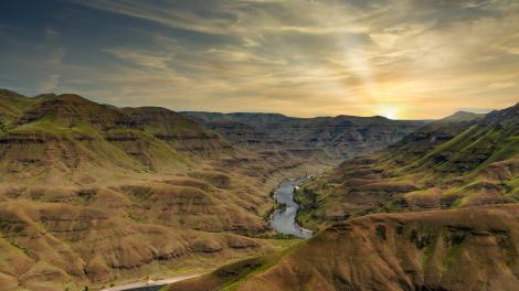 俯瞰赫尔斯峡谷美景