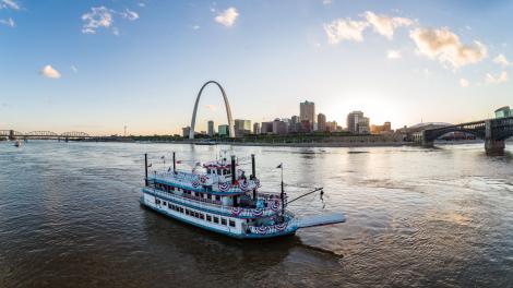 Views of St. Louis’ iconic Gateway Arch National Park from the Mississippi River