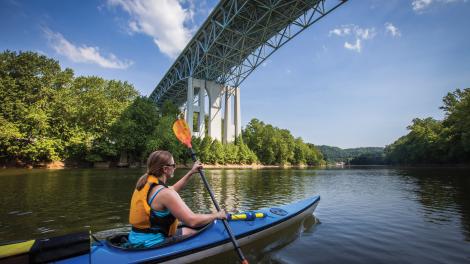 Paseo en kayak en el Kentucky River, cerca de la ciudad