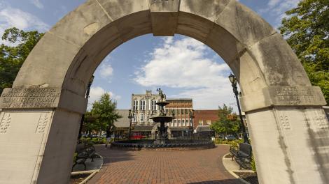 Fountain Square Park en el corazón del centro de Bowling Green