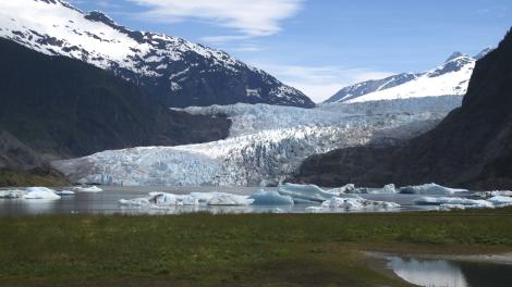 O Mendenhall Glacier tem cerca de 19 quilômetros de extensão