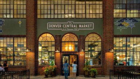 Le Denver Central Market, un food hall gastronomique raffiné situé dans un bâtiment des années 1920