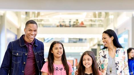 미네소타주 블루밍턴의 몰 오브 아메리카에서 가족과 함께 쇼핑해보기