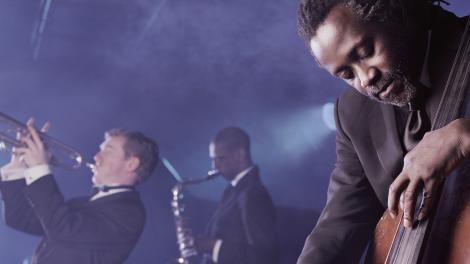 Apresentações de jazz noturnas no Green Mill Jazz Club em Chicago, Illinois Apresentações de jazz noturnas no Green Mill Jazz Club em Chicago, Illinois