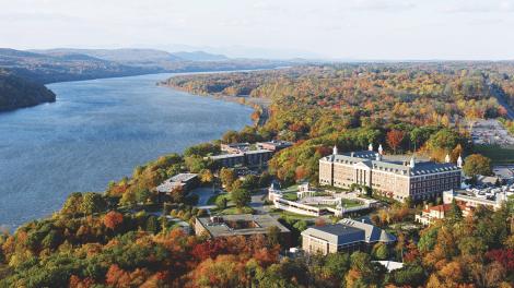 海德公园哈德逊河畔的美国烹饪学院的美景