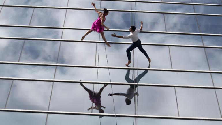 반달루프 버티컬 댄서 반달루프 버티컬 댄서