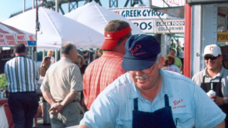 Suivez le Western Kentucky Barbecue Trail, qui vous permettra de découvrir des restaurants et des festivals, notamment le W. C. Handy Blues & Barbecue Festival, qui se déroule en juin à Henderson.