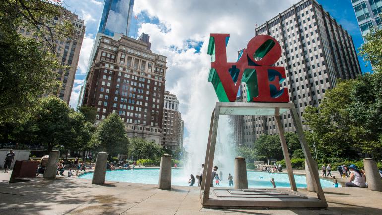 宾夕法尼亚州费城的 LOVE 雕塑和公园