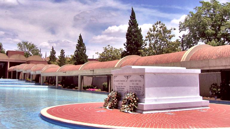 조지아 주 애틀랜타에 있는 마틴 루터 킹 목사 부부의 묘