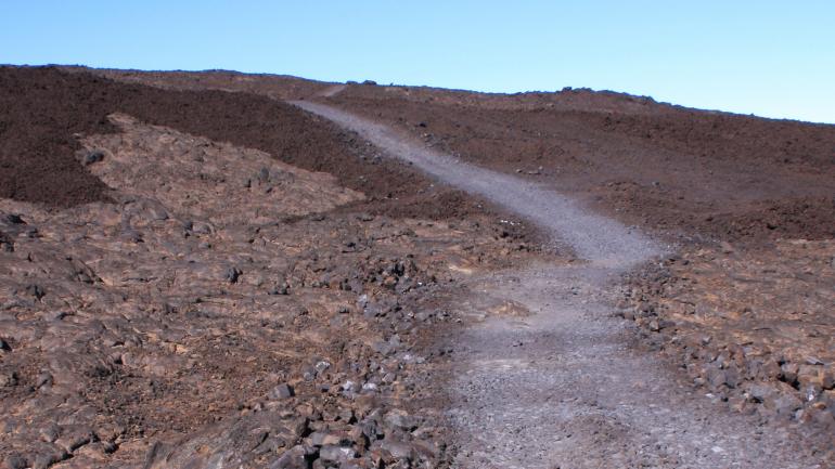 The otherworldly landscape of Mauna Loa Road
