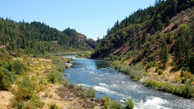 Faites du kayak sur la Rogue River jusqu’au Hellgate Canyon