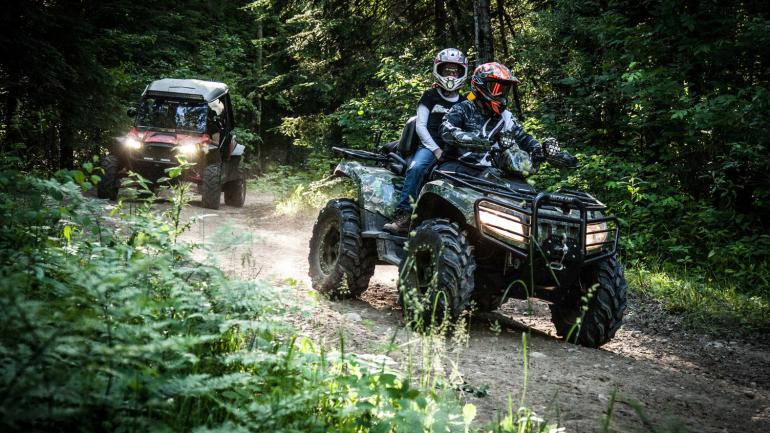 Sortie en véhicule tout-terrain sur un chemin forestier de Grand Rapids