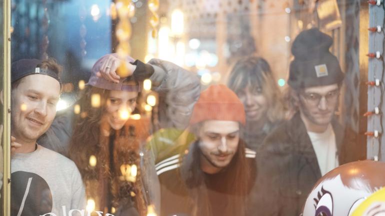 Reptaliens exploring the city that helps inspire them