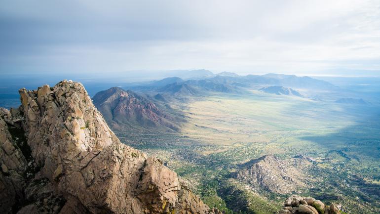 오르간 산맥에서 가장 높은 오르간 니들에서 본 산의 풍경