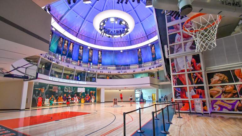 斯普林菲尔德奈史密斯篮球名人堂的大型展览和互动装置