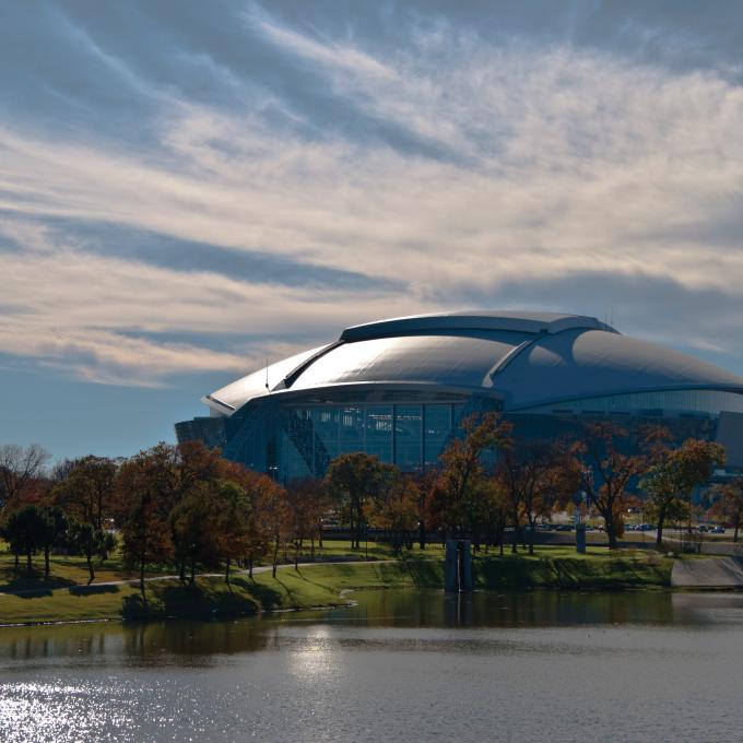 AT&T 体育场是世界上最大的无柱建筑。