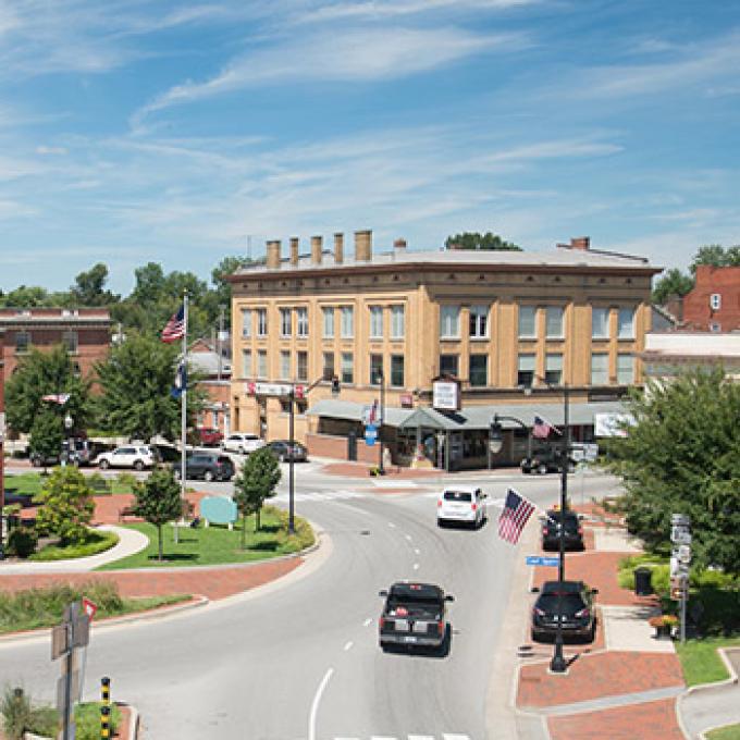 Una de muchas calles panorámicas en Bardstown, Kentucky
