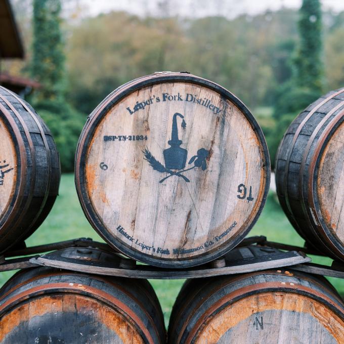 Barrís da Leiper’s Fork Distillery em Franklin, Tennessee