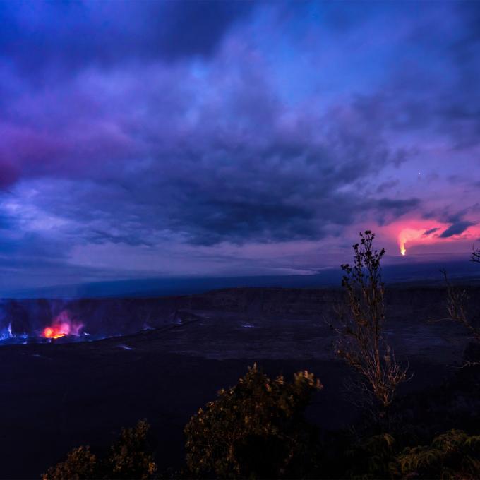 Dual eruptions at Hawaiʻi Volcanoes National Park on Hawaiʻi Island