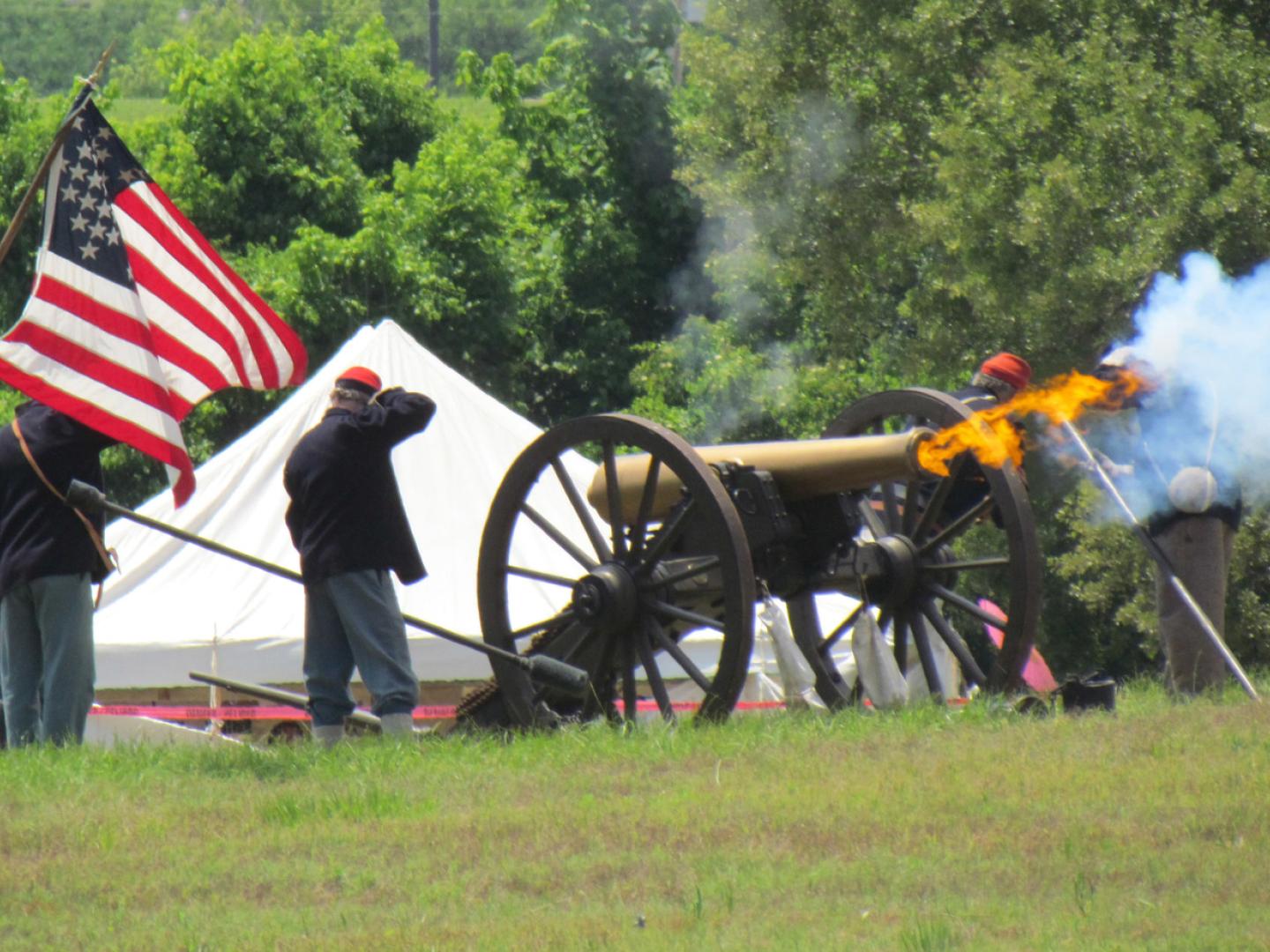 Acteurs en costume d’époque durant l’événement Blue & Gray on the Red