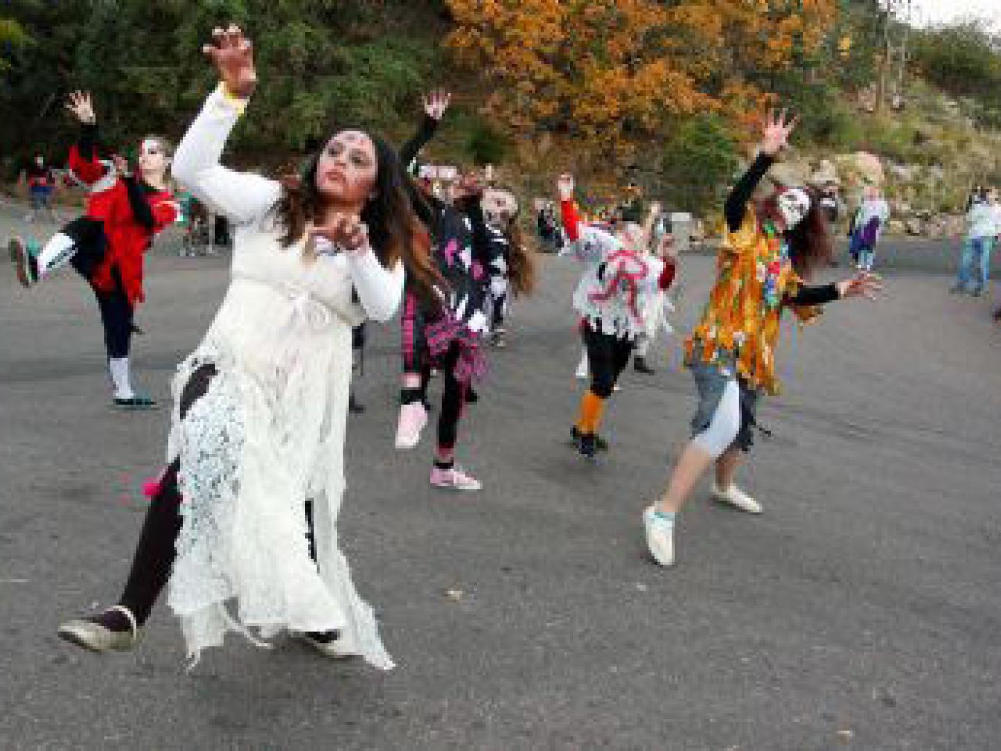 Diversão no halloween durante o Boo at the Zoo no Cheyenne Mountain Zoo