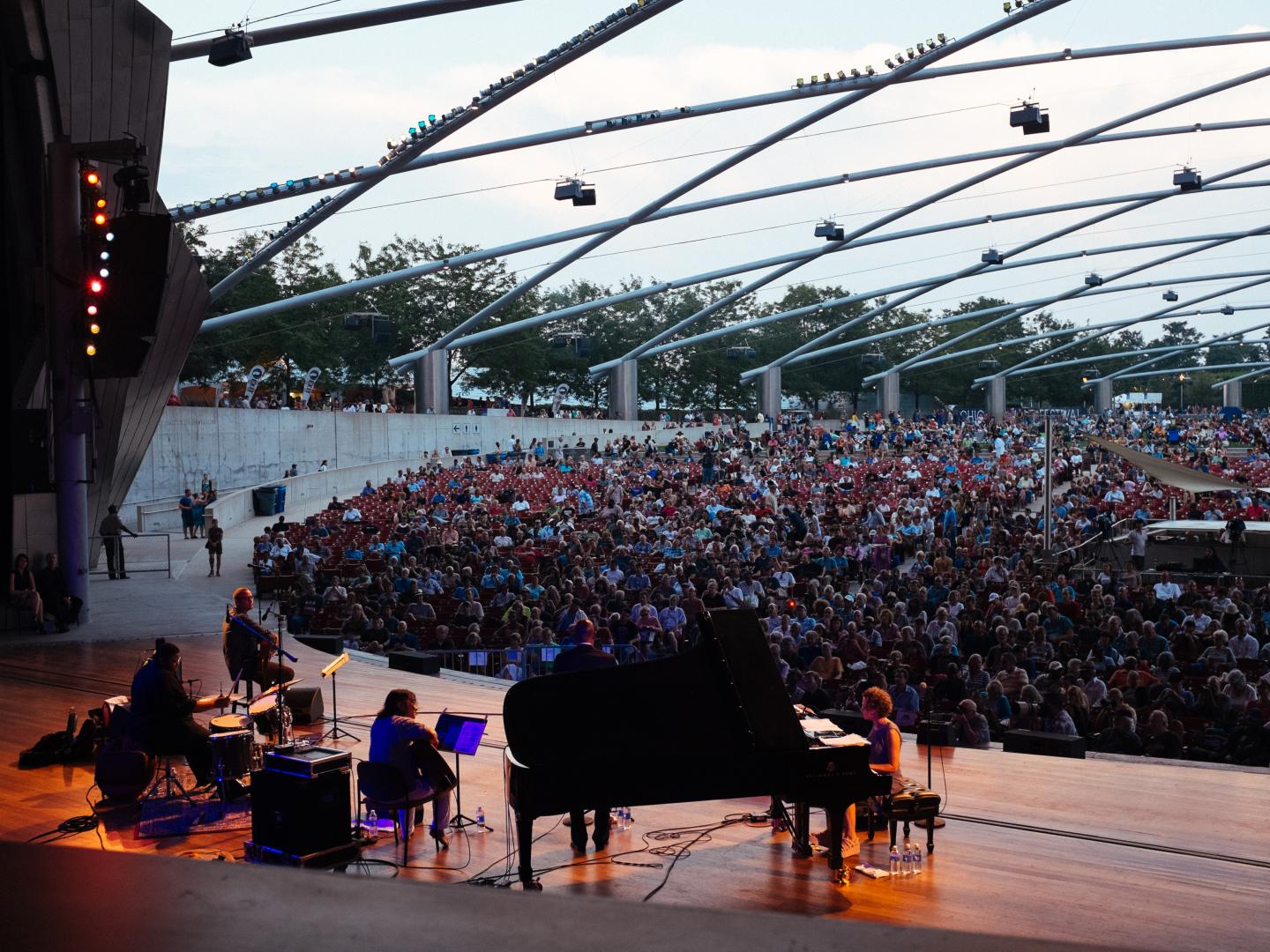 Espectáculo del Chicago Jazz Festival en el Jay Pritzker Pavilion, en Millennium Park