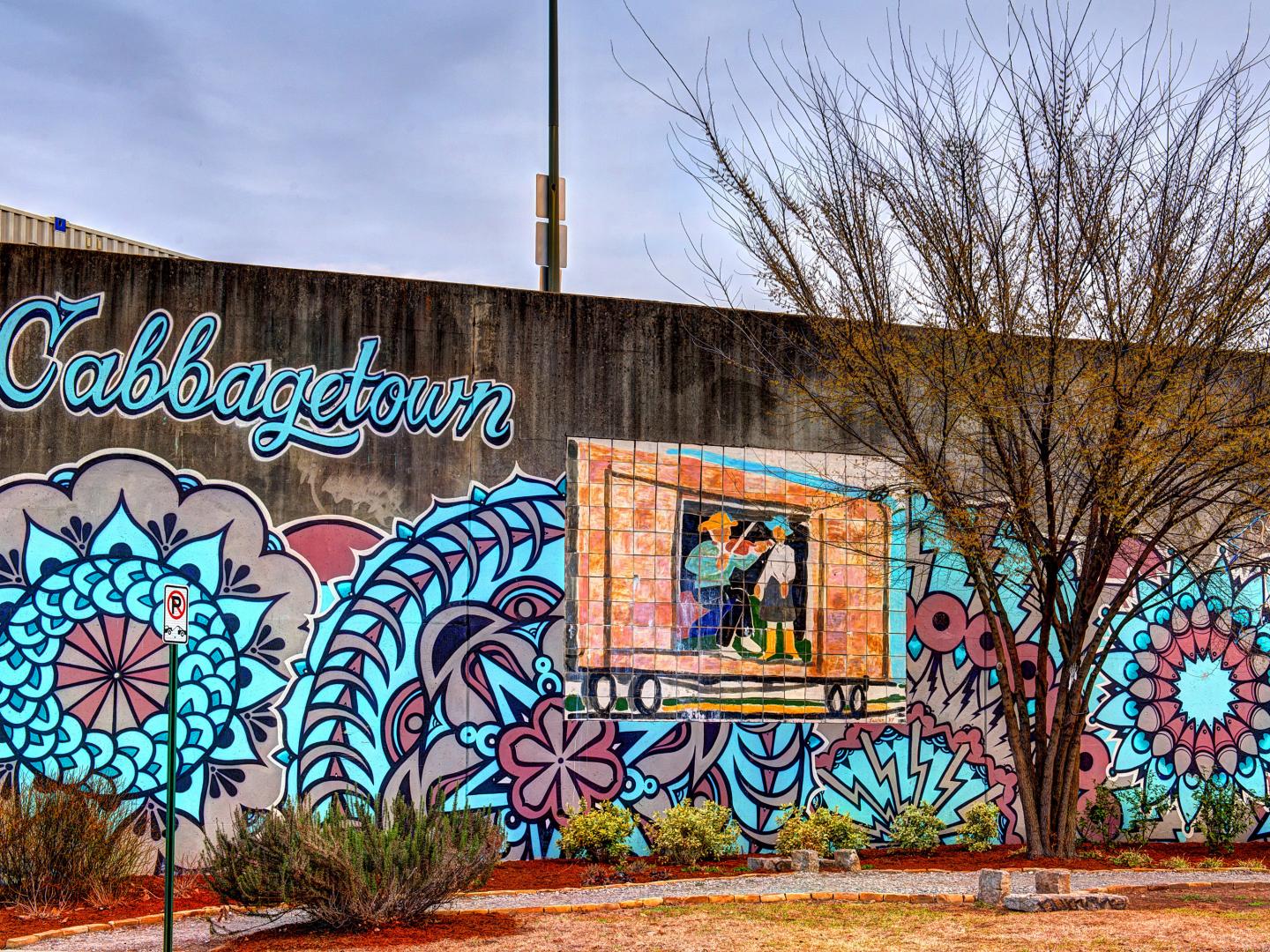 Un mural en el barrio de Cabbagetown en Atlanta, Georgia