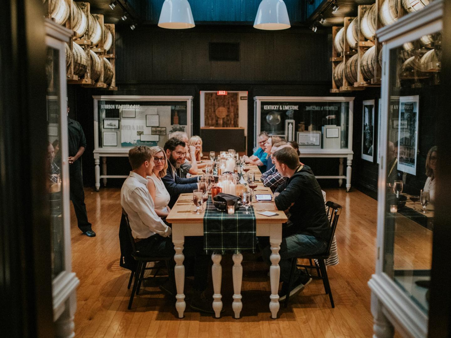 ルイビルのケンタッキー・バーボン・アフェア期間中のスティッツェル・ウェラー蒸留所で楽しむバーボンディナー