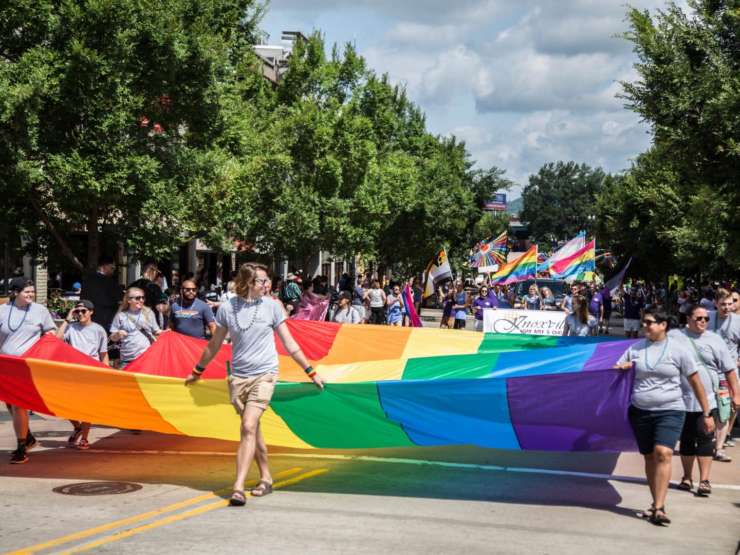 テネシー州ノックスビルで開催されるノックスプライドフェストのパレード