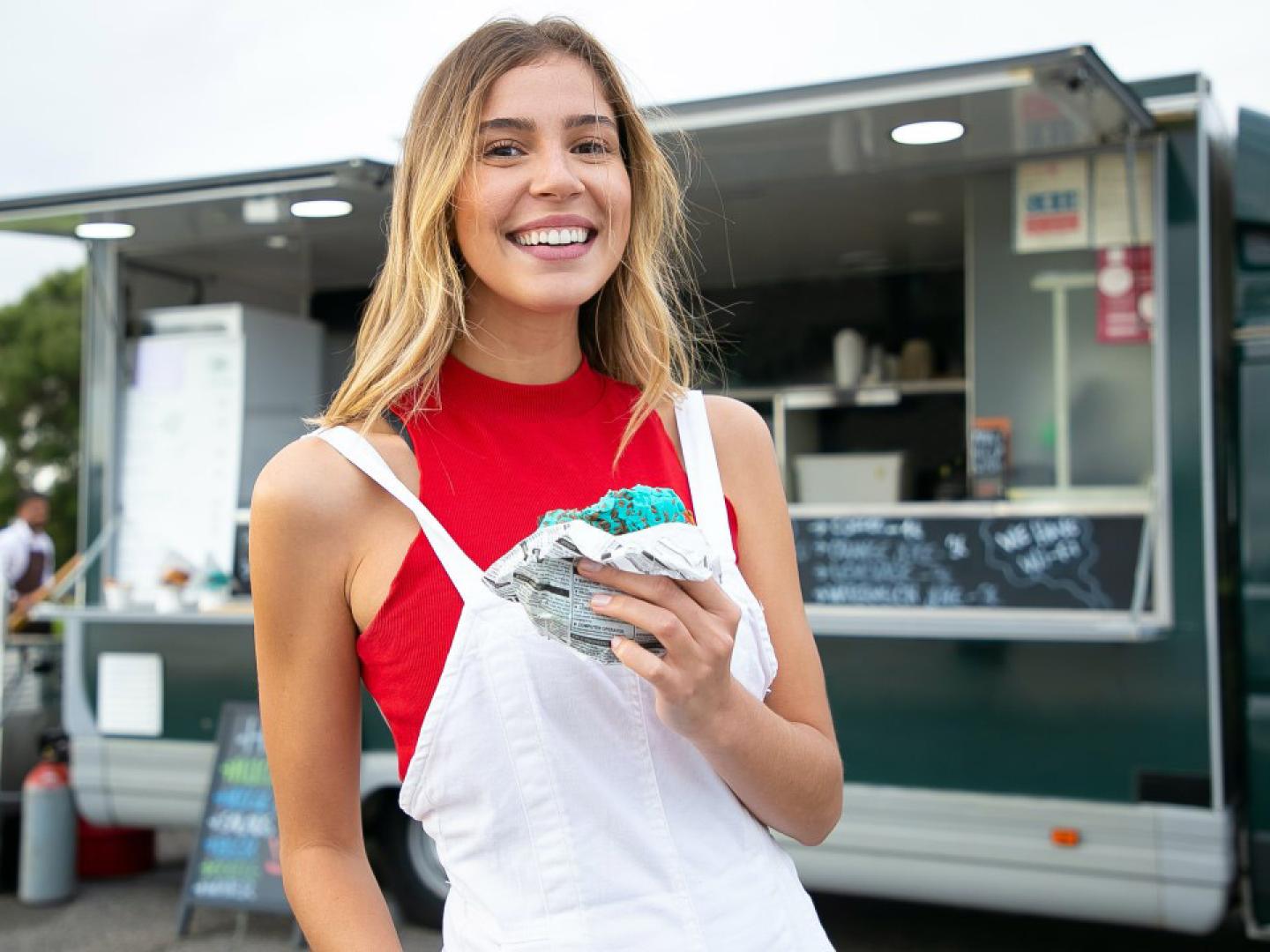 Dégustation de tacos à l’occasion du Taco Truck Challenge à Visalia, en Californie