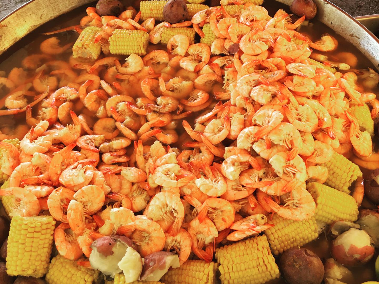 « Lowcountry Boil » aux crevettes proposé lors du Grant Seafood Festival sur la Space Coast de Floride