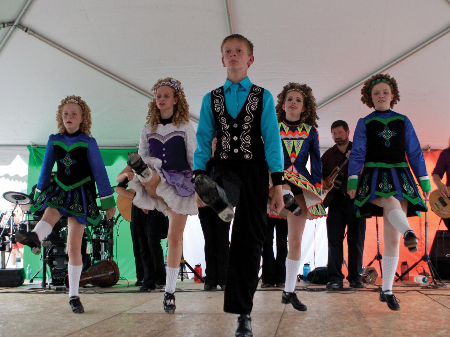 Bailarines irlandeses se presentan en el Penn-Mar Irish Festival en York, Pensilvania