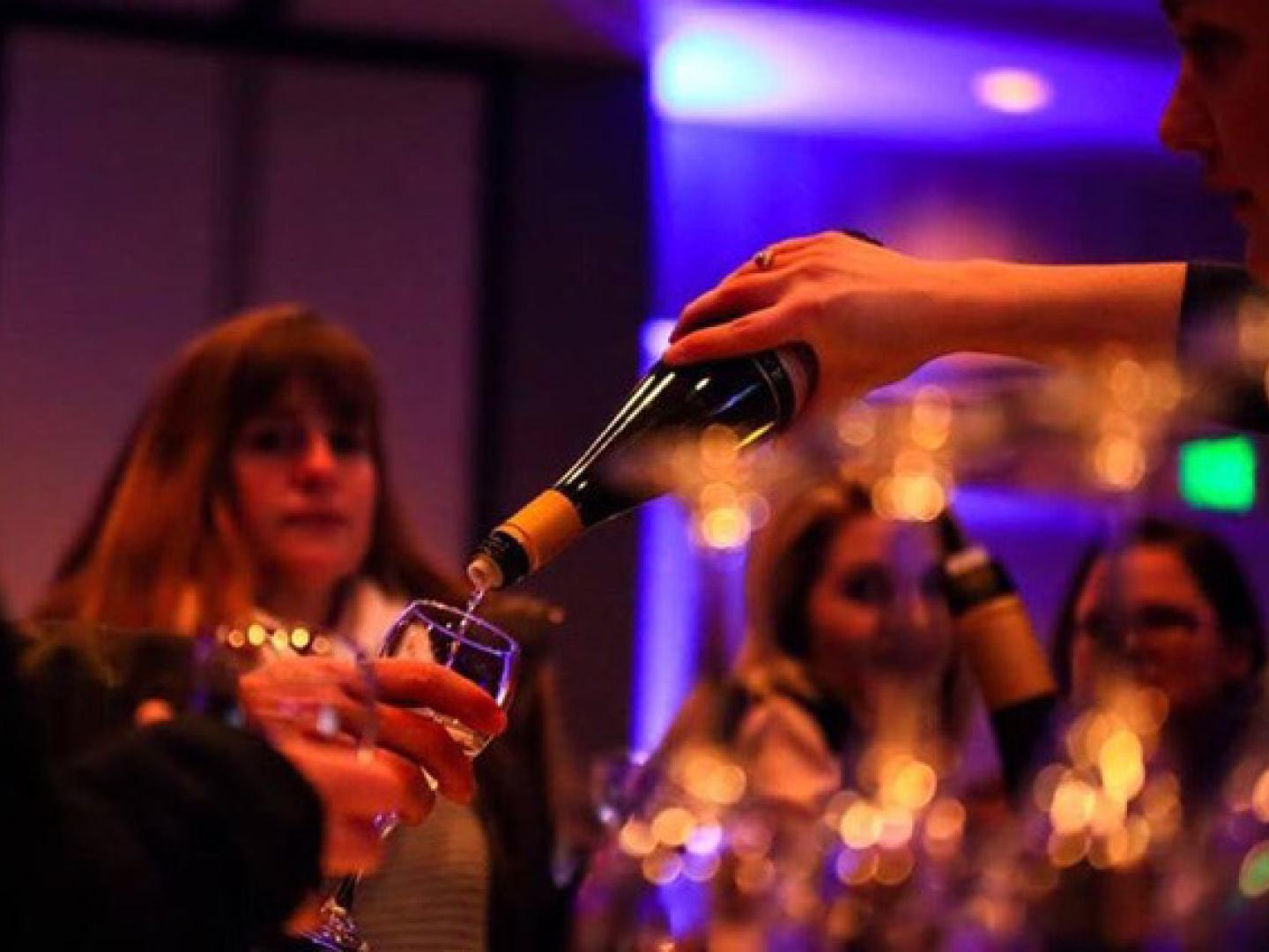 Dégustations de vins lors de la fête Fire & Ice à Watkins Glen, État de New York