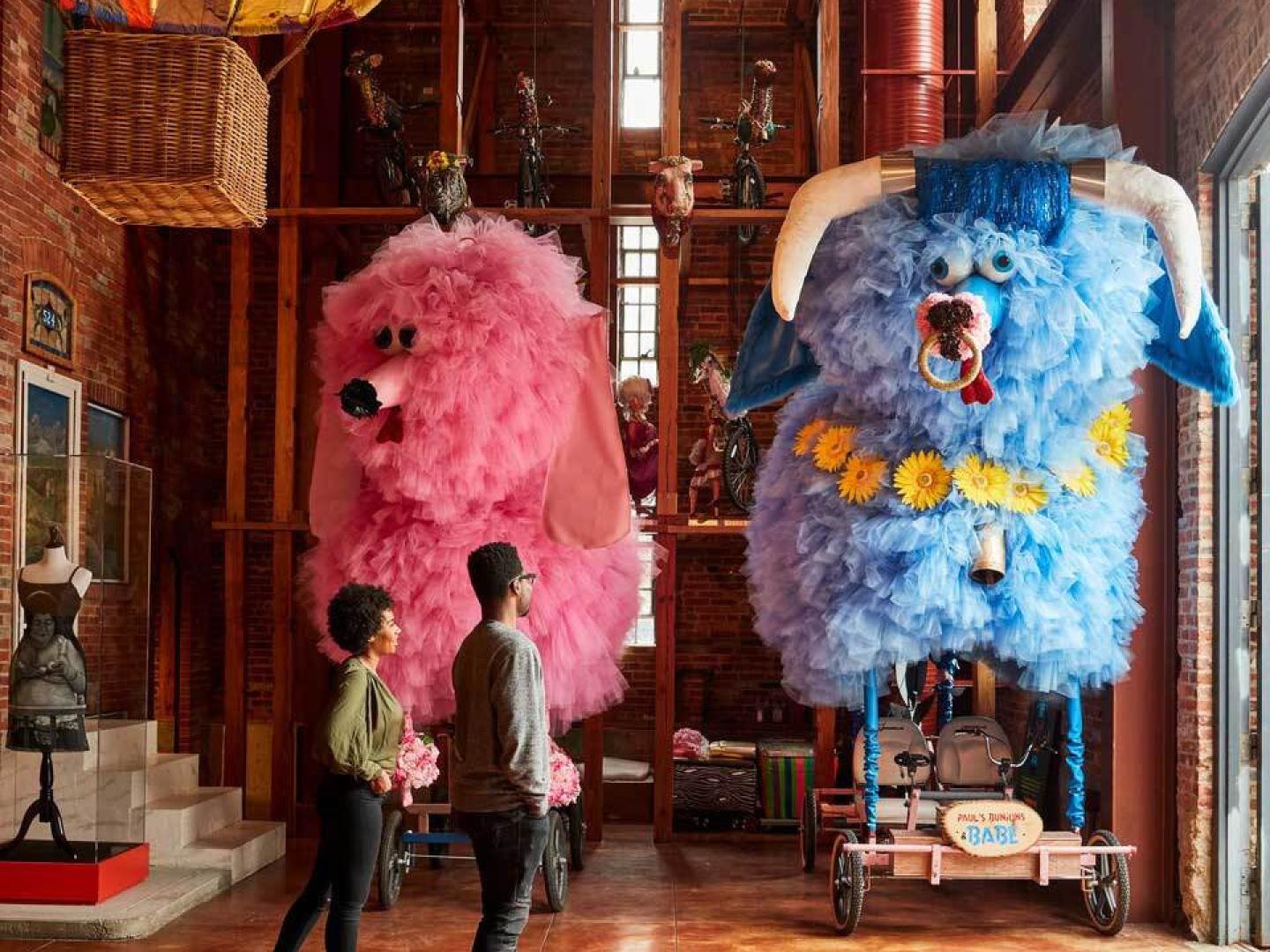 美国视觉艺术博物馆即将比赛的多彩动感雕塑