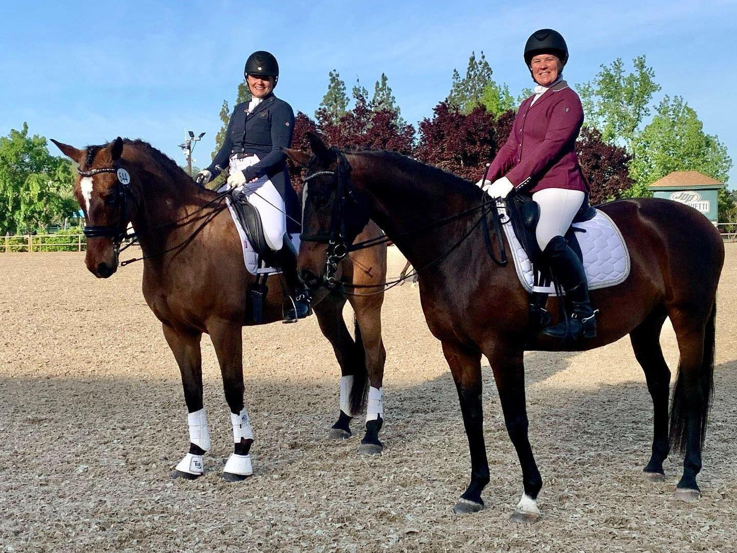 Des jockeys au Northern Winter Classic Horse Show à Rancho Murieta, Californie