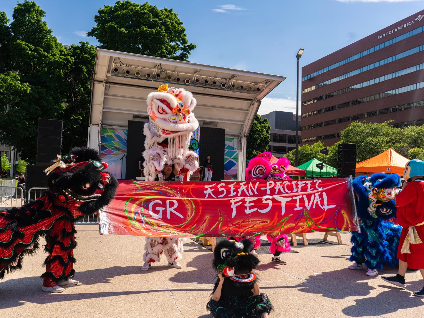 在密西根州大急流城庆祝大急流城亚太节