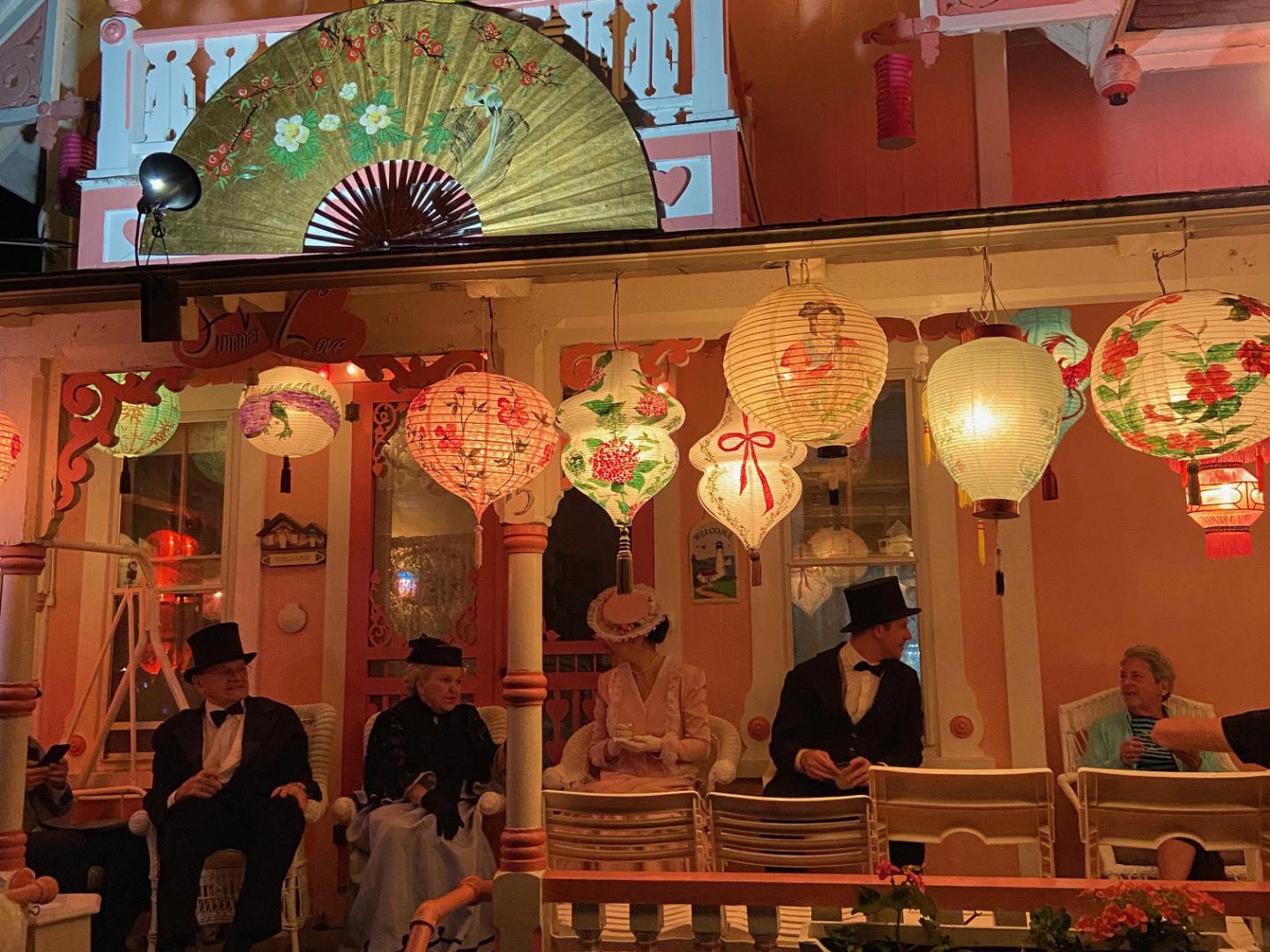 Kostümierte Darsteller bei der Grand Illumination in Oak Bluffs, Massachusetts