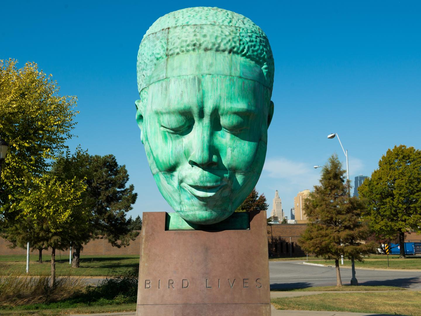 Die Charlie Parker Statue in Kansas Citys 18th & Vine Historic Jazz District