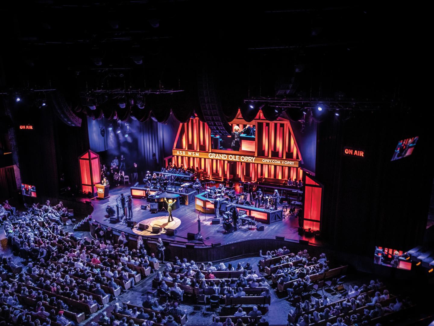 El Grand Ole Opry en la Opry House en Nashville, Tennessee