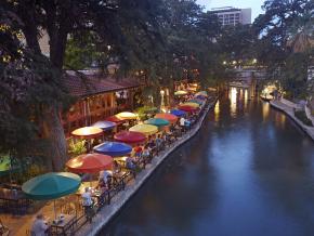 夕闇に包まれたリバーウォーク 夕闇に包まれたリバーウォーク