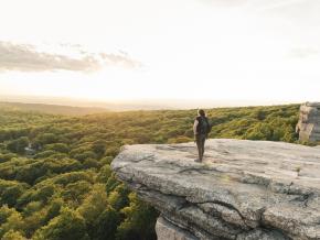 Pause pour admirer la vue de Sam’s Point Preserve au cœur des Shawangunk Mountains Pause pour admirer la vue de Sam’s Point Preserve au cœur des Shawangunk Mountains