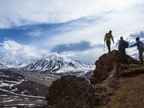 Praticantes de caminhada no Denali National Park
