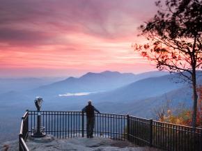 Cautivadoras vistas de las Blue Ridge Mountains desde el Caesars Head State Park cerca de Greenville, Carolina del Sur Cautivadoras vistas de las Blue Ridge Mountains desde el Caesars Head State Park cerca de Greenville, Carolina del Sur