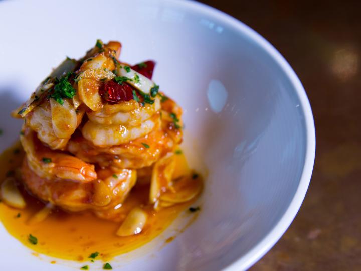 Prato com camarões no El Jaleo no Arlington's Crystal City