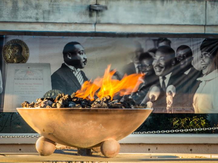 La llama eterna ardiendo en The King Center en Atlanta, Georgia