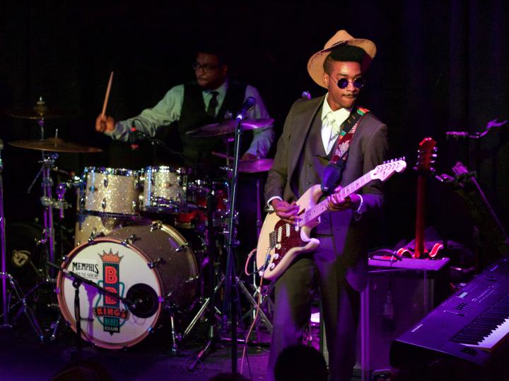테네시주 멤피스의 BB 킹스 블루스 클럽에서 국제 블루스 챌린지 중 공연하는 뮤지션